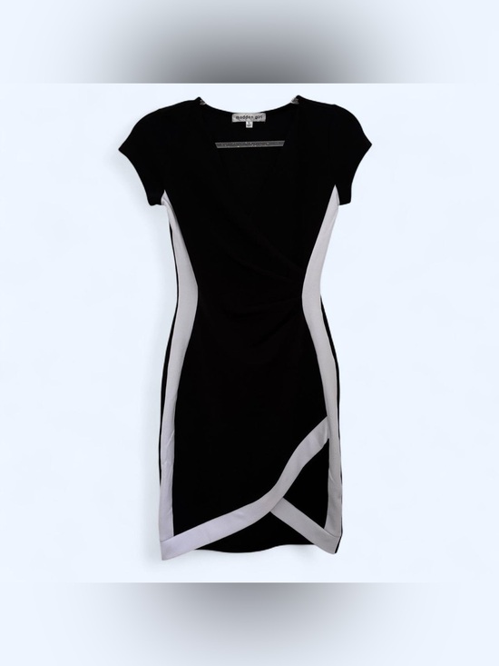 Madden Girl Dresses & Skirts - NWT Madden Girl Black and White Sheath Dress
